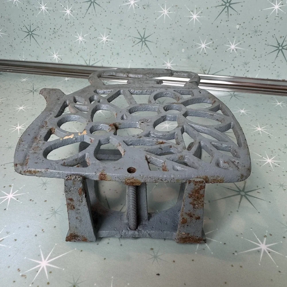 Vintage Blue Cast Iron Teapot Shaped Floral Trivet Rustic‎ Farmhouse CottageCore